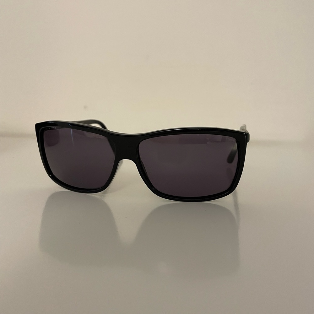 Black unisex  Gucci sunglasses with original case